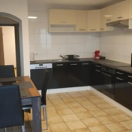 2 Avec Terrasse Lägenhet